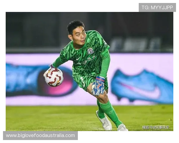 国足新帅上任首秀告捷 中超新星闪耀亚洲赛场引发球迷期待未来改革方向